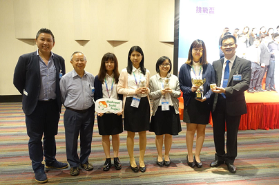 Prof. Kwan Hoi Shan (2nd from left) who has rich experience in mushroom research, supports the team to participate in different entrepreneurship competitions.